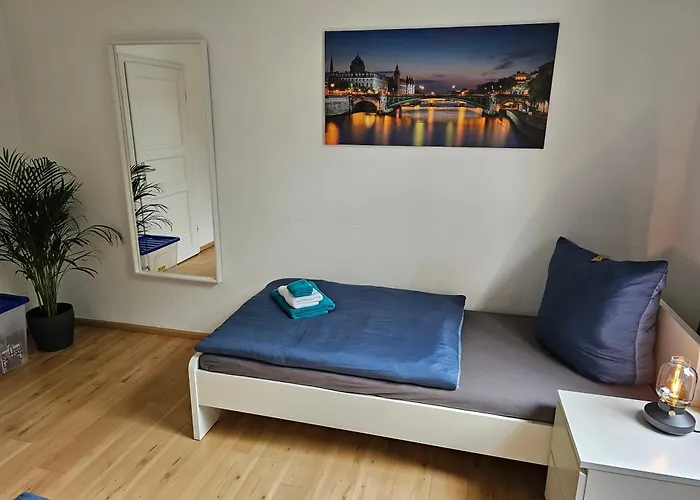 95Qm Erdgeschosswohnung Im Villenviertel Vollausgestattet Mit Kamin, Balkon Und Garten - Wlan Gratis