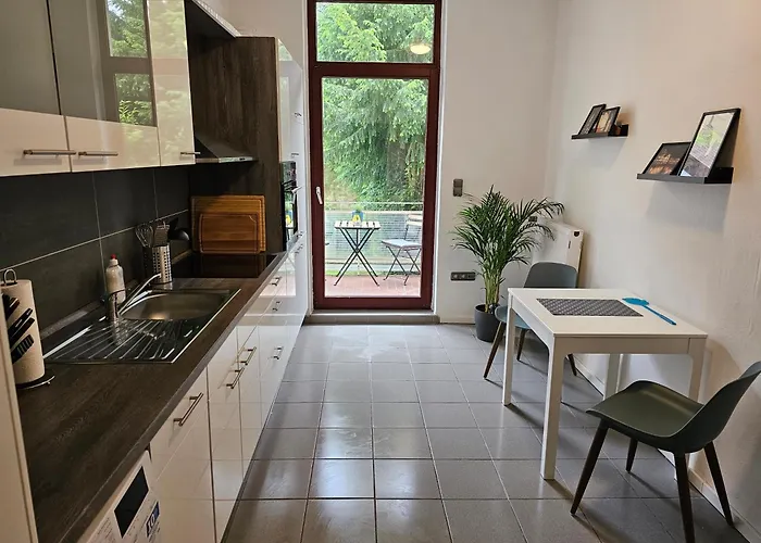 95Qm Erdgeschosswohnung Im Villenviertel Vollausgestattet Mit Kamin, Balkon Und Garten - Wlan Gratis