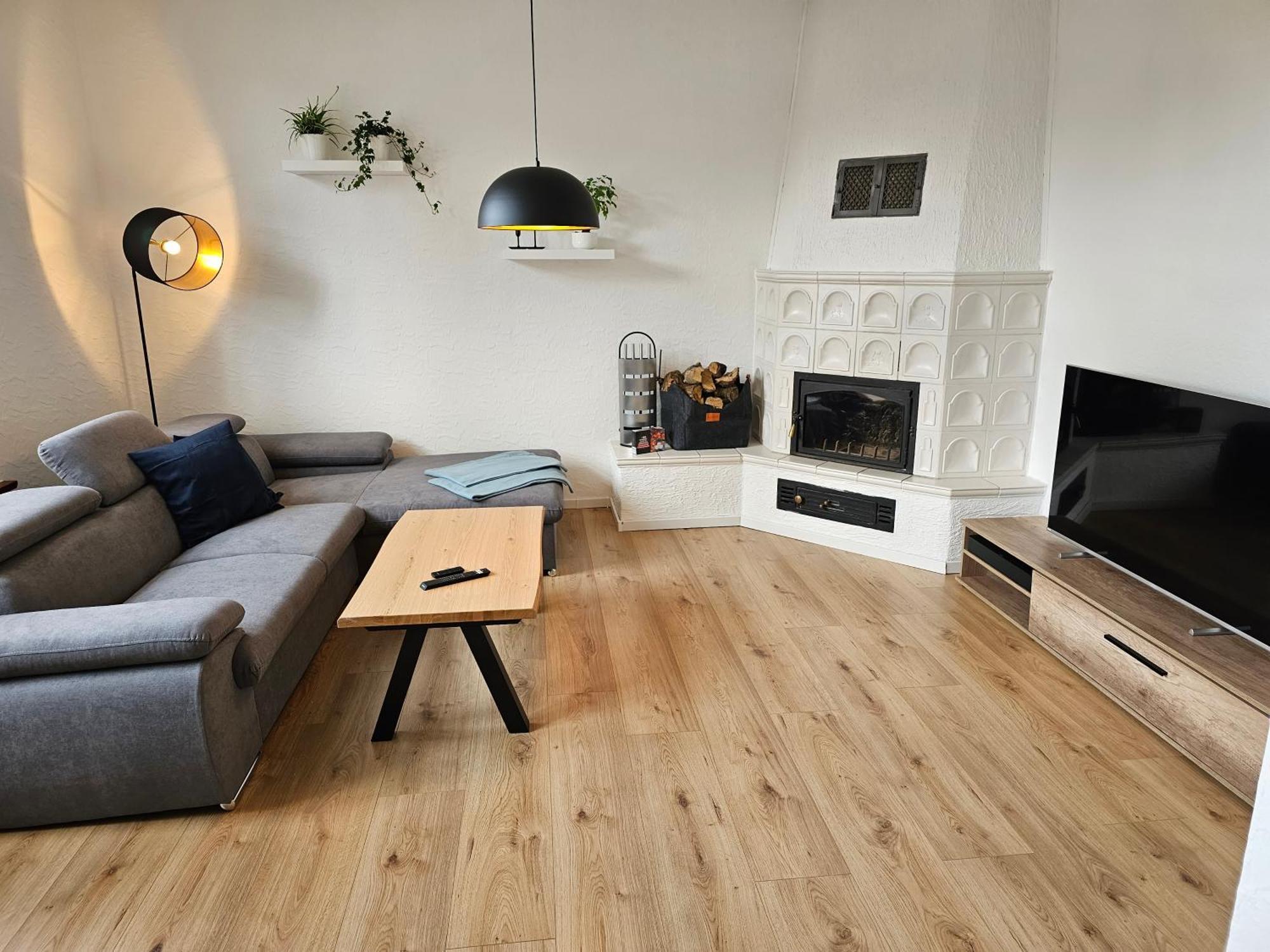 95qm Erdgeschosswohnung Im Villenviertel Vollausgestattet Mit Kamin, Balkon Und Garten - Wlan Gratis *