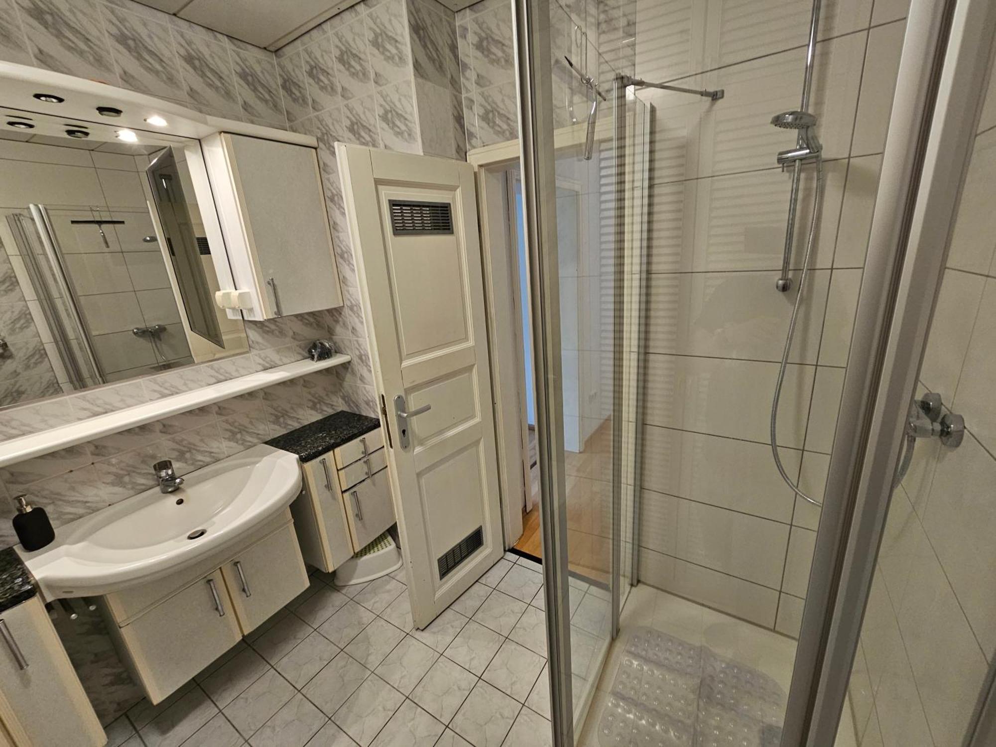95qm Erdgeschosswohnung Im Villenviertel Vollausgestattet Mit Kamin, Balkon Und Garten - Wlan Gratis Apartment *
