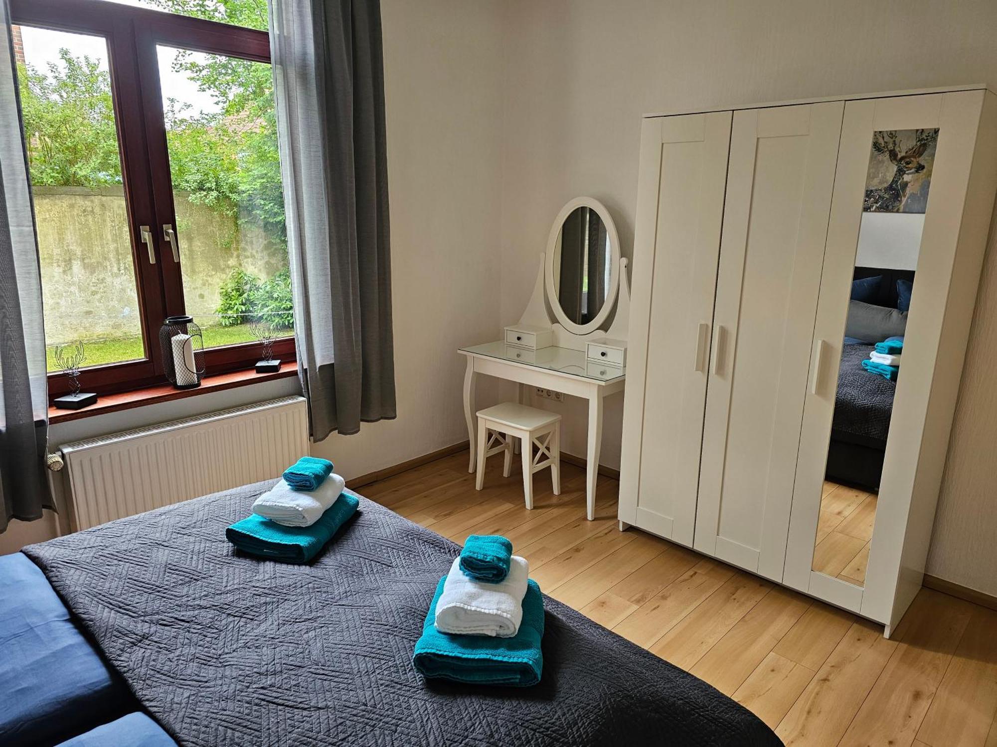 95qm Erdgeschosswohnung Im Villenviertel Vollausgestattet Mit Kamin, Balkon Und Garten - Wlan Gratis * Wilhelmshaven