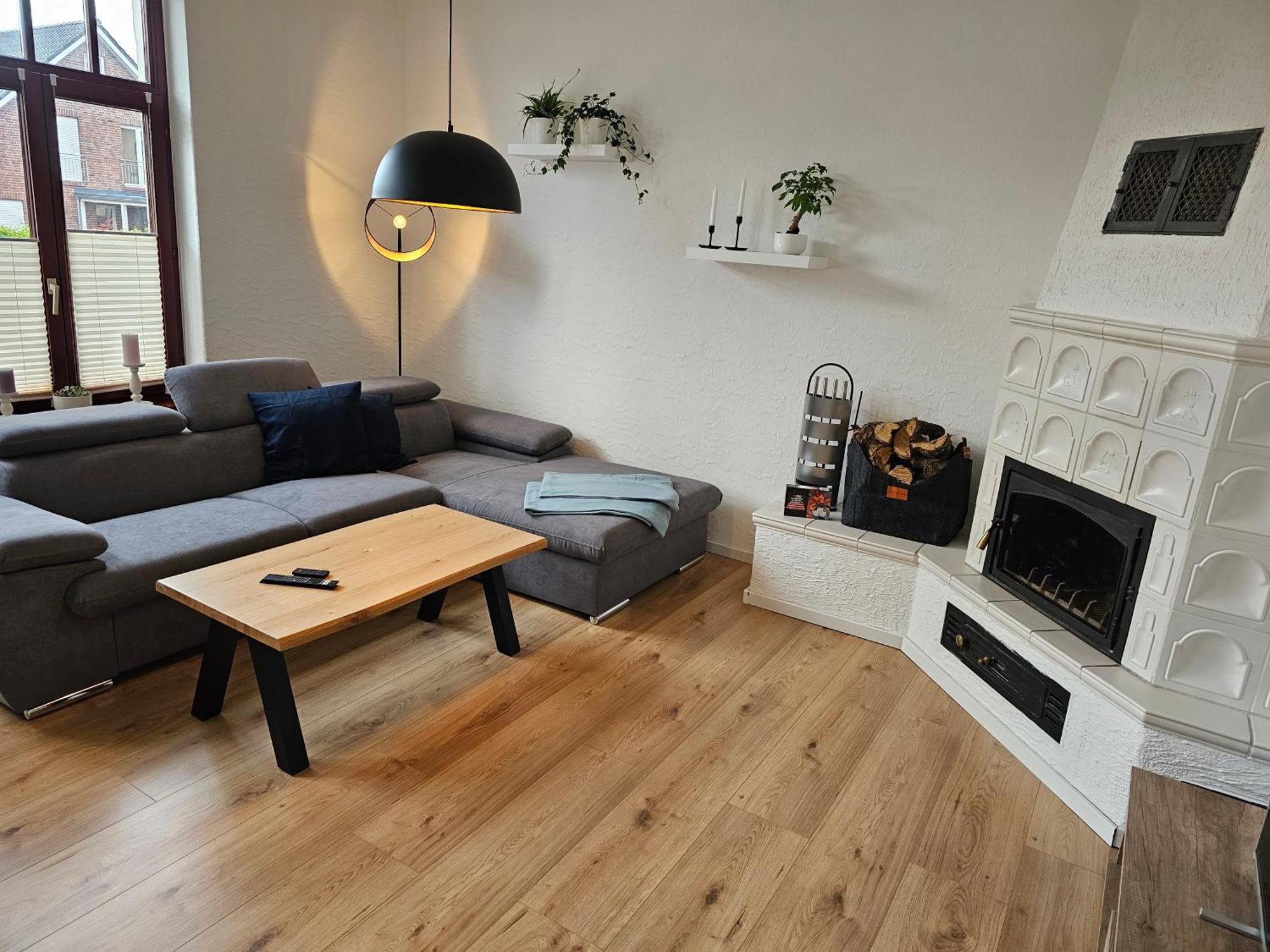 95qm Erdgeschosswohnung Im Villenviertel Vollausgestattet Mit Kamin, Balkon Und Garten - Wlan Gratis *