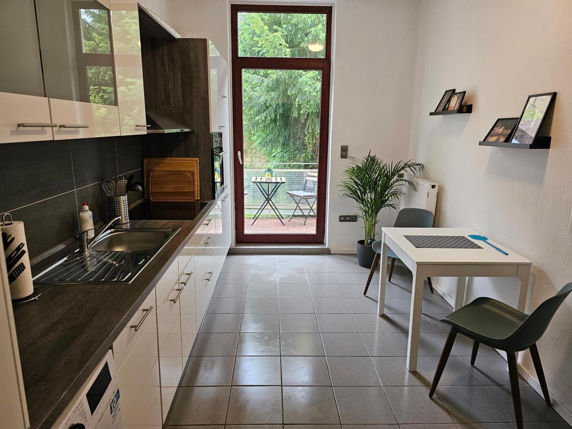 95qm Erdgeschosswohnung Im Villenviertel Vollausgestattet Mit Kamin, Balkon Und Garten - Wlan Gratis