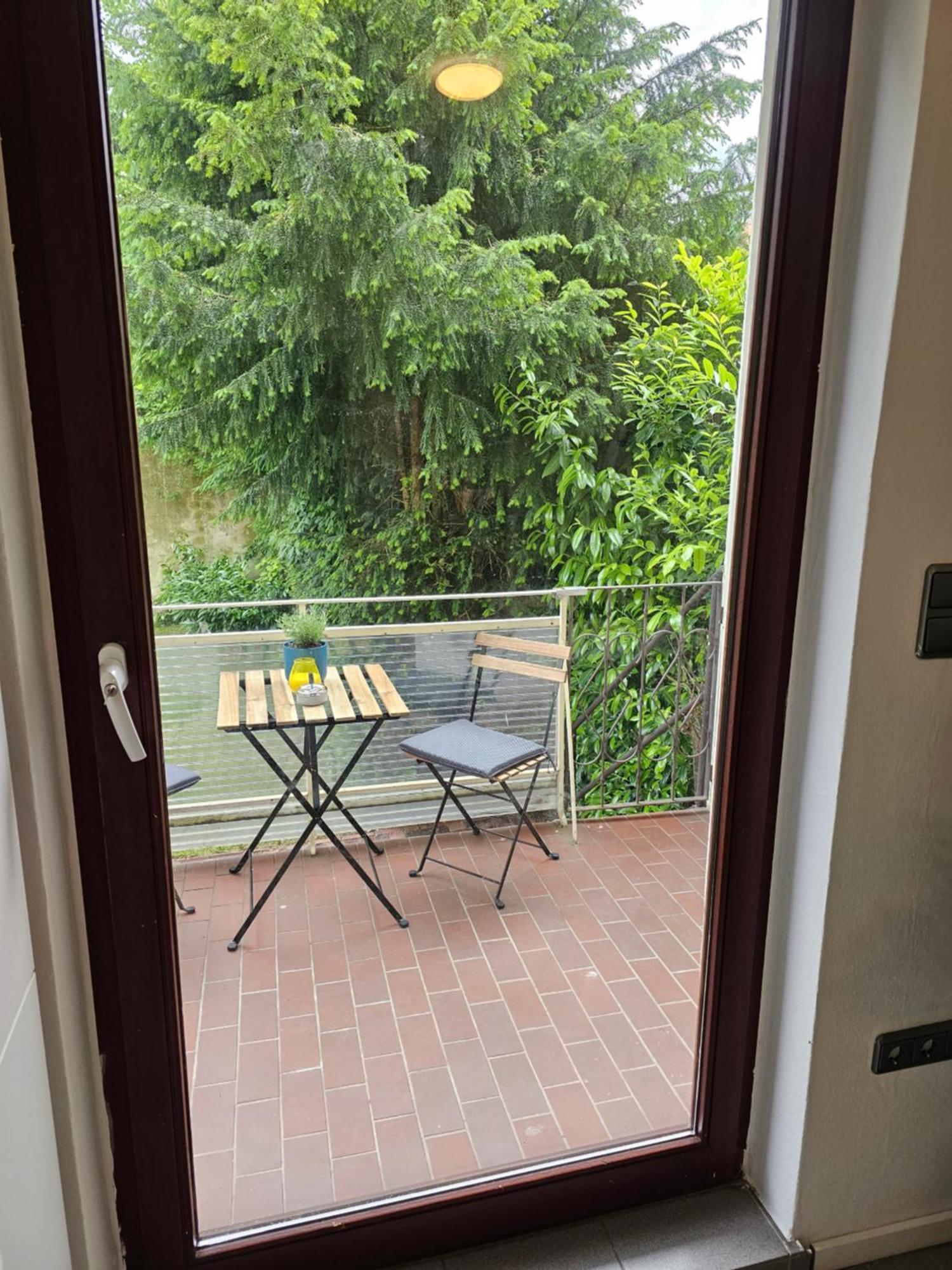 95qm Erdgeschosswohnung Im Villenviertel Vollausgestattet Mit Kamin, Balkon Und Garten - Wlan Gratis Apartment *
