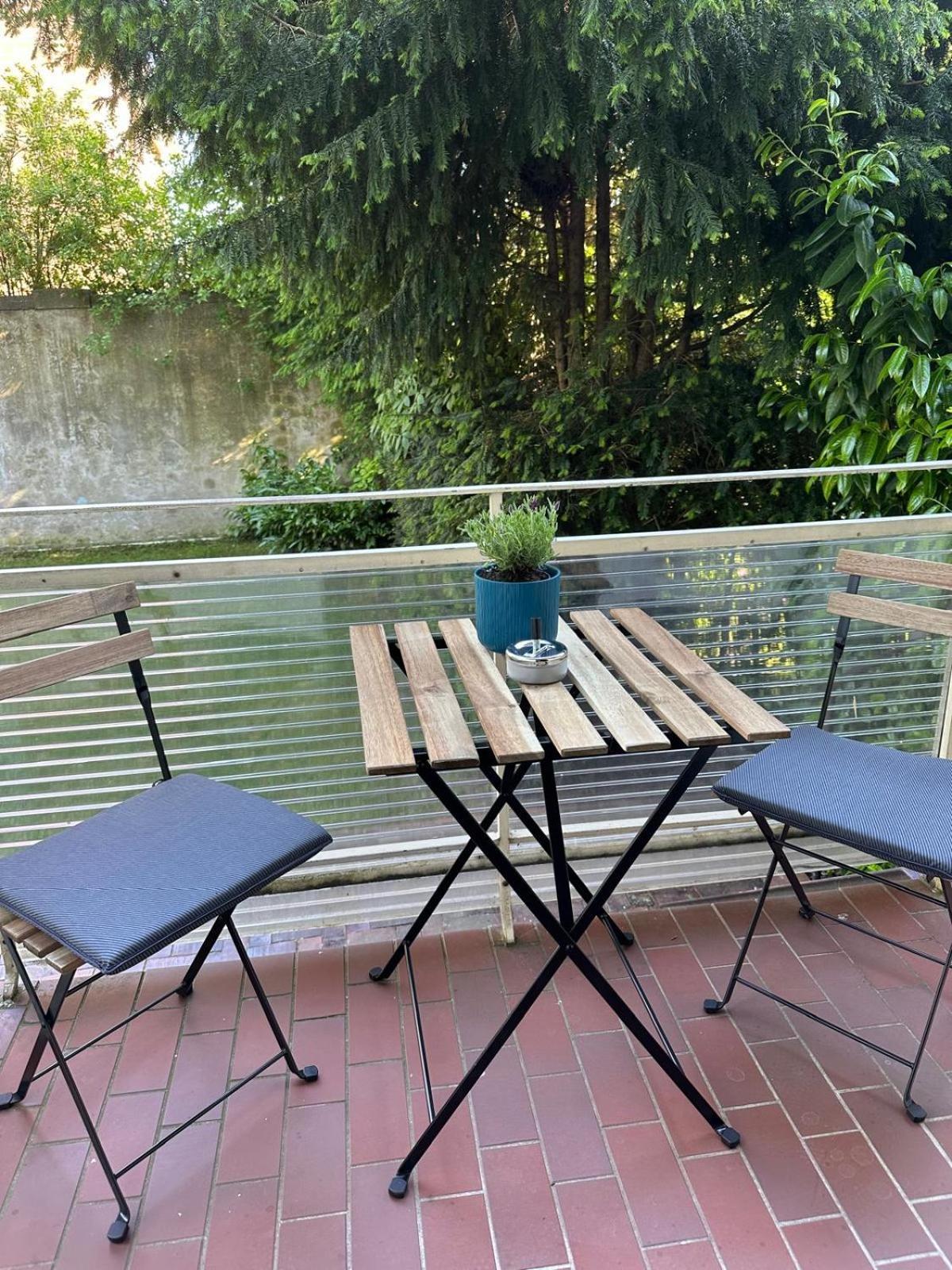 95qm Erdgeschosswohnung Im Villenviertel Vollausgestattet Mit Kamin, Balkon Und Garten - Wlan Gratis * Wilhelmshaven